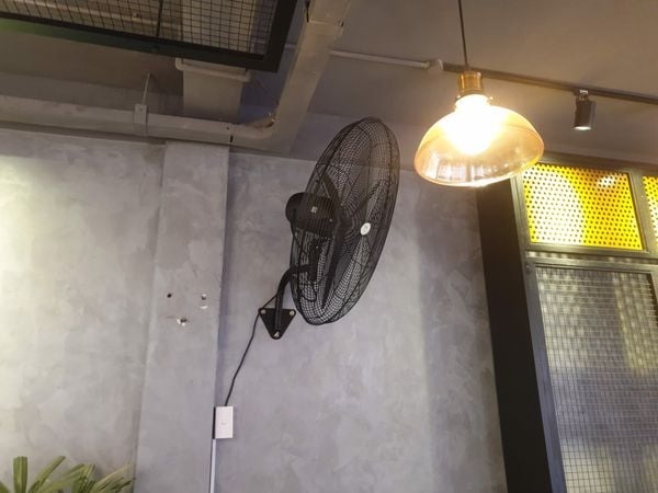 Khám phá ứng dụng thực tế của quạt treo trong nhà máy năm 2025