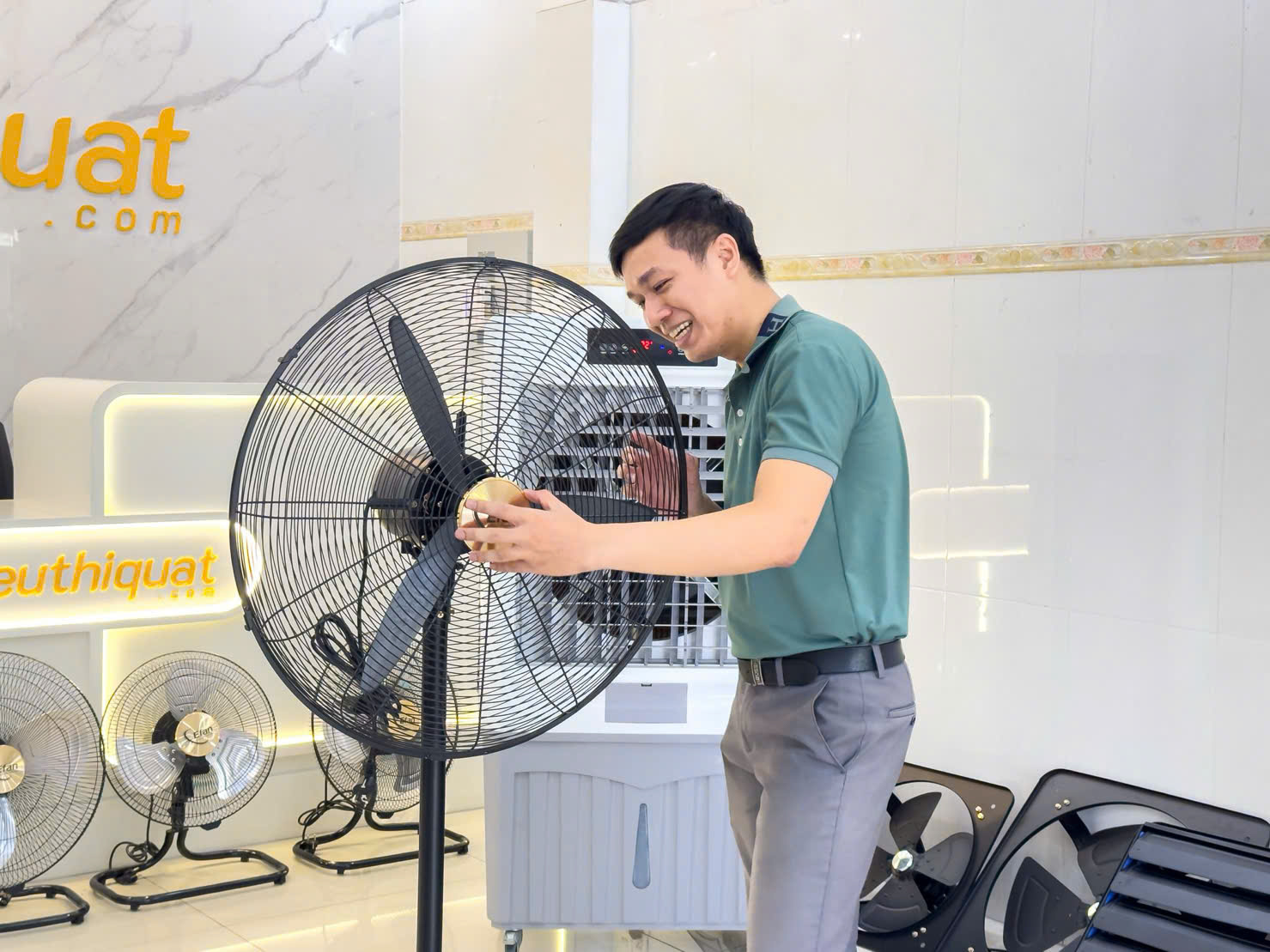 Khám phá ngay lợi ích bất ngờ của quạt đứng trong sản xuất và đời sống 2025